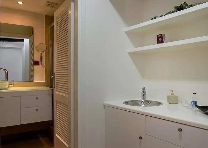 Waves - Seaside Escape