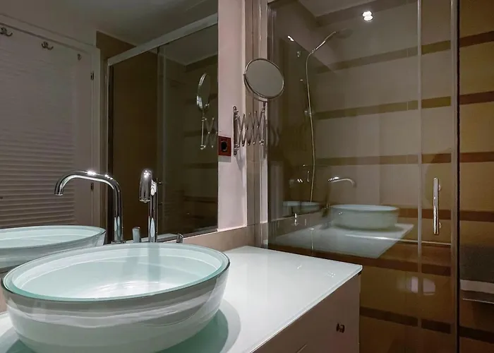 Waves - Seaside Escape ハニア