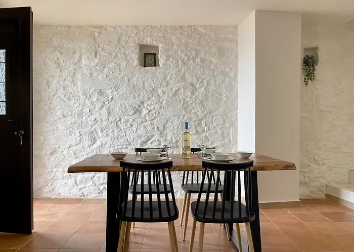 Waves - Seaside Escape * Ханья